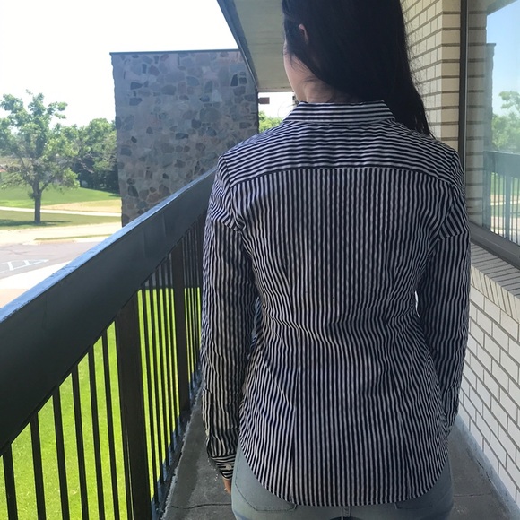 H&M striped black and white button down top - Picture 3 of 3